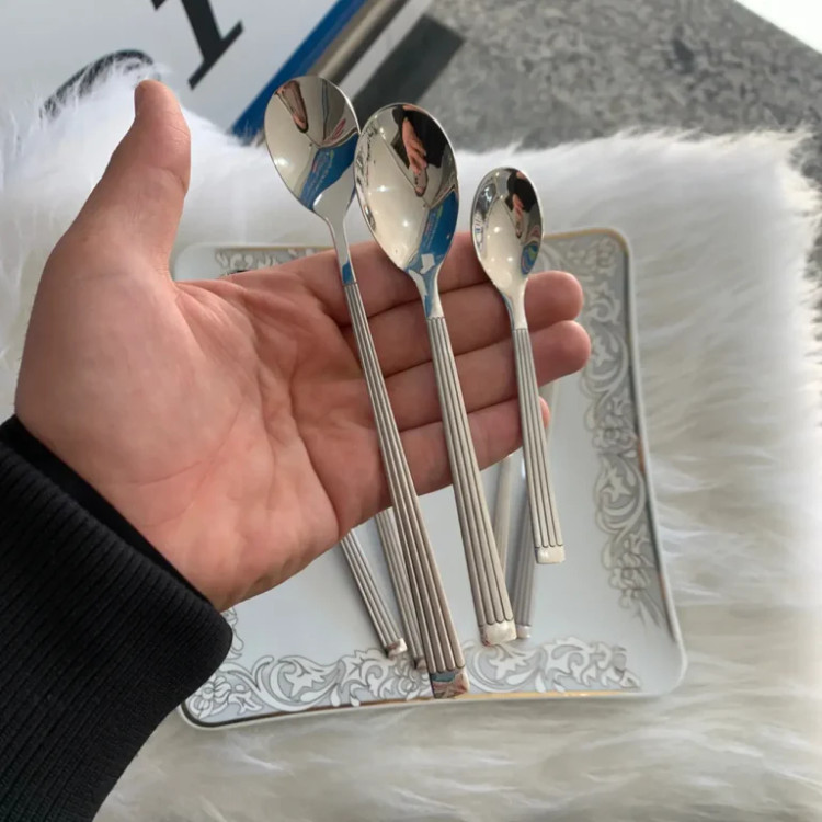 سرویس قاشق چنگال یونیک اصل آلمان 24 نفره 120 پارچه مدل کبریتی نقره ای