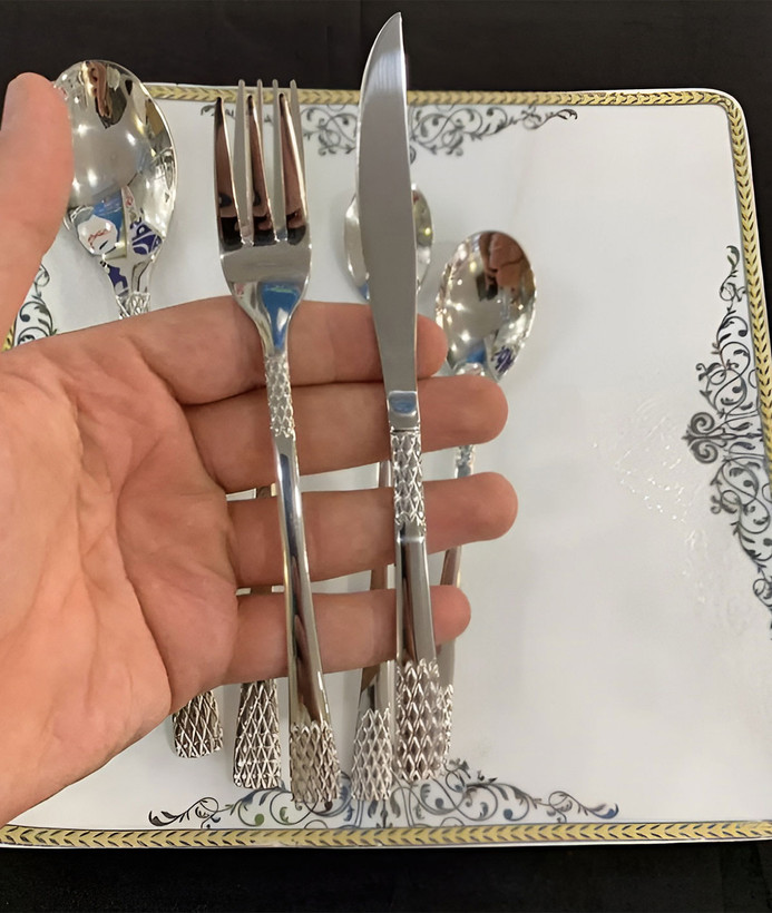 سرویس قاشق چنگال یونیک اصل آلمان 24 نفره 120 پارچه مدل آناناسی نقره ای براق