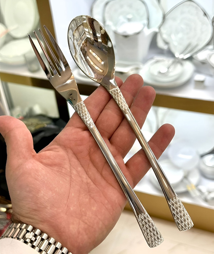 سرویس قاشق چنگال یونیک اصل آلمان 24 نفره 120 پارچه مدل آناناسی نقره ای براق